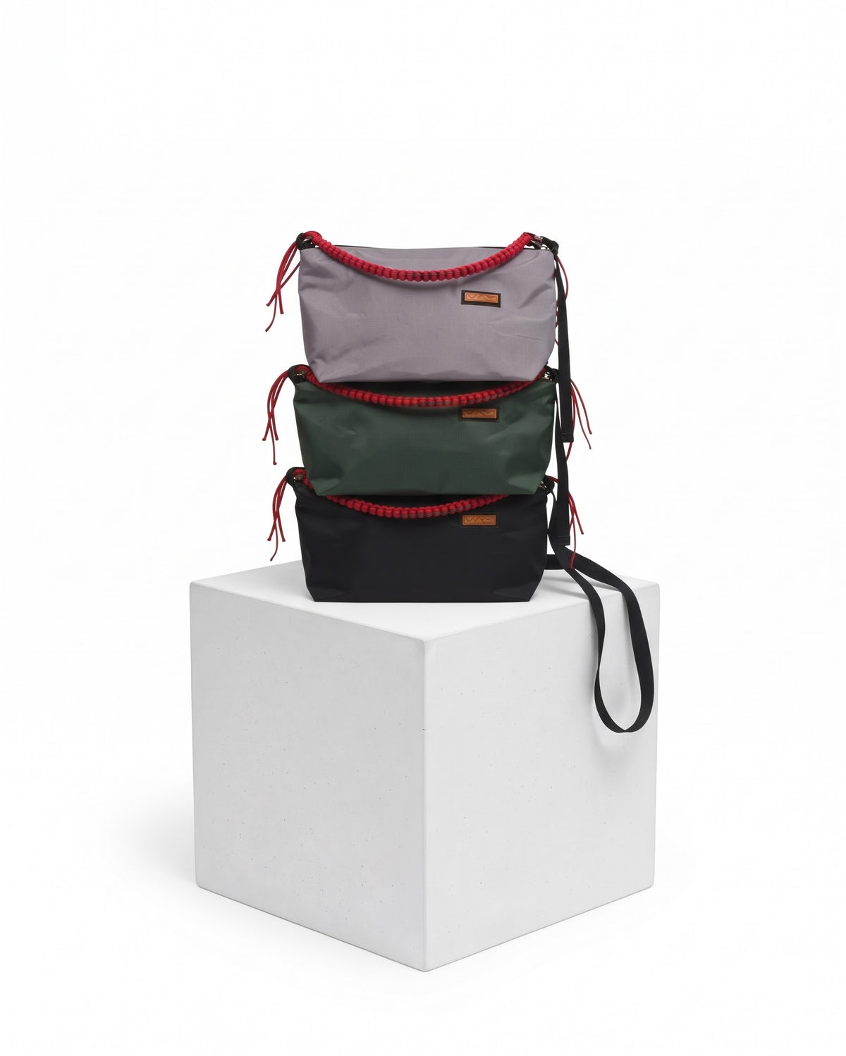 FLOW/ FEKETE shoulder bag